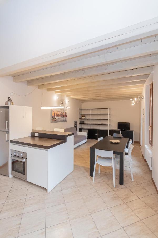 Trilocale Rua Sovera 85 - F&L Aparment 布雷西亚 外观 照片